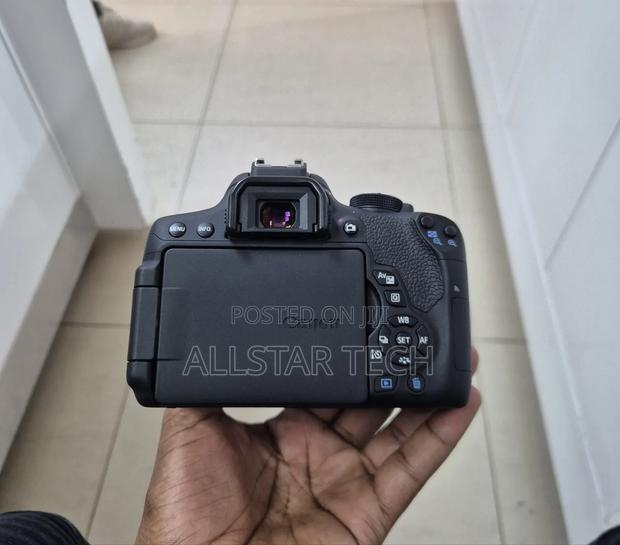 Canon Eos 750D With 18-55mm Kit Lens - thumbnail 3
