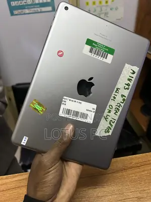 Apple iPad 9.7 128 GB Gray