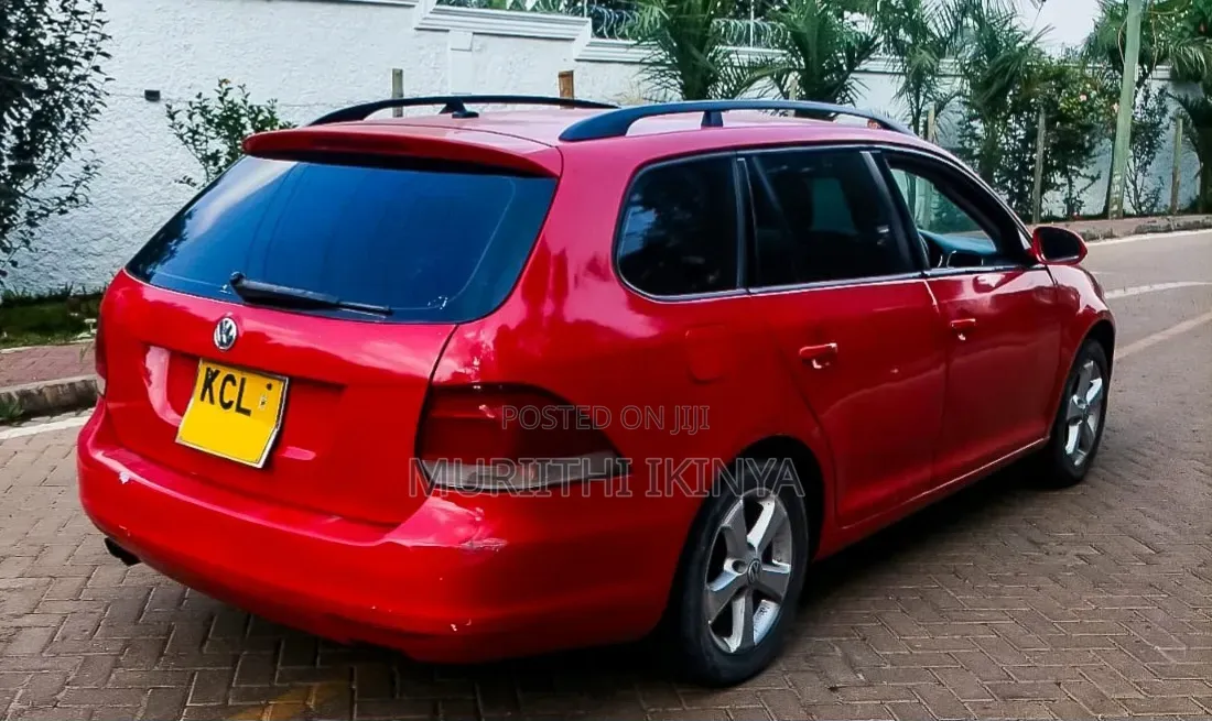 Volkswagen Golf 2011 Red