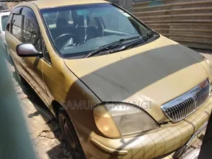 Toyota Nadia 2000 Gold