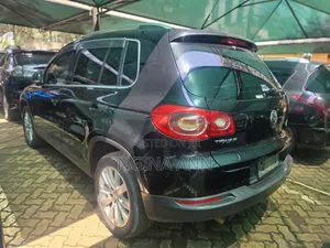 Volkswagen Tiguan 2011 Black