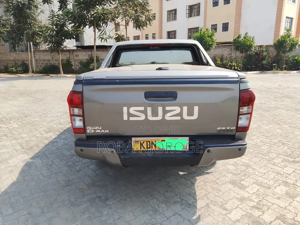 Isuzu D-MAX 2022 Brown