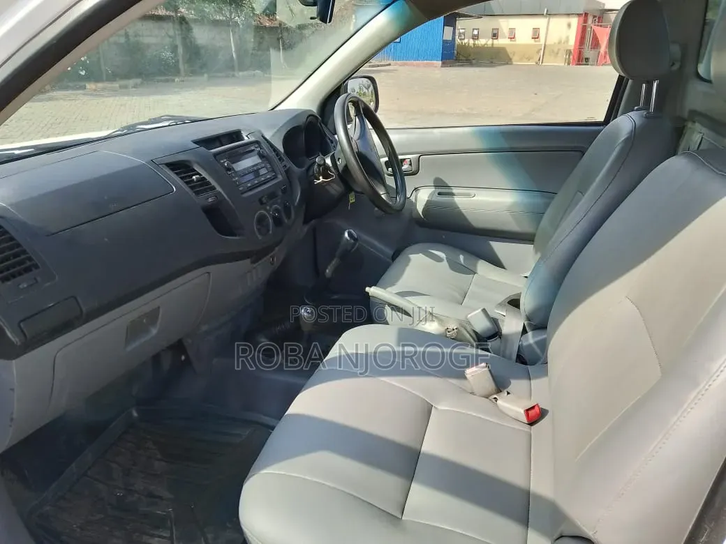 Toyota Hilux 2010 Off white