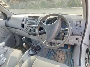 Toyota Hilux 2010 Off white