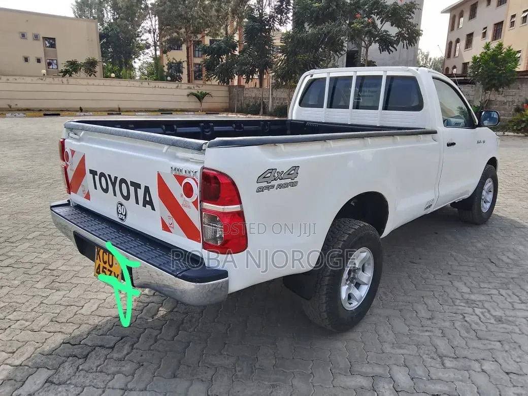 Toyota Hilux 2010 Off white
