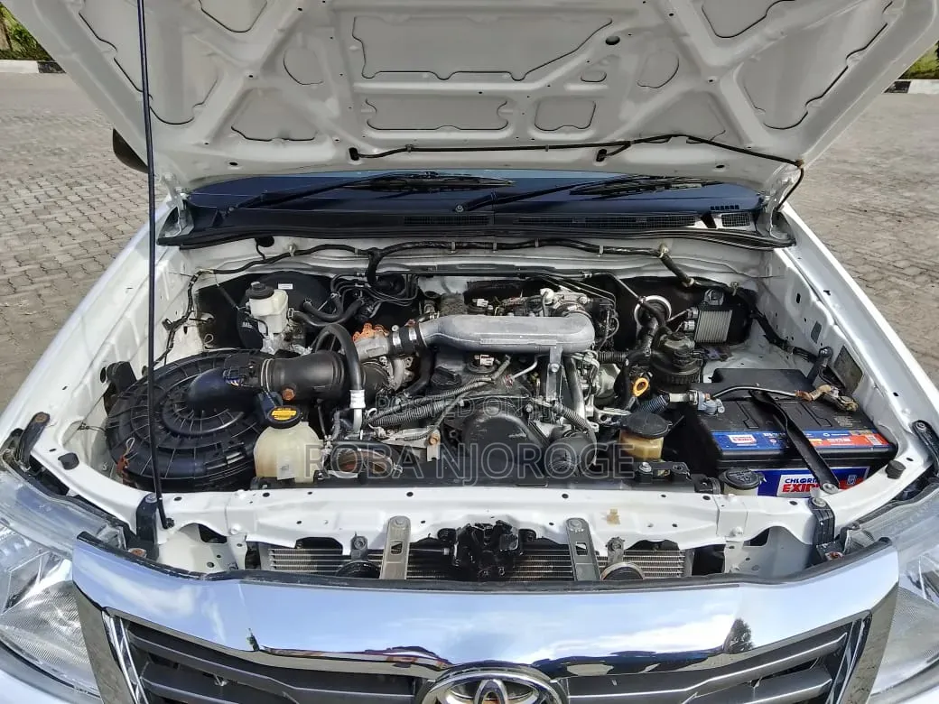 Toyota Hilux 2010 Off white