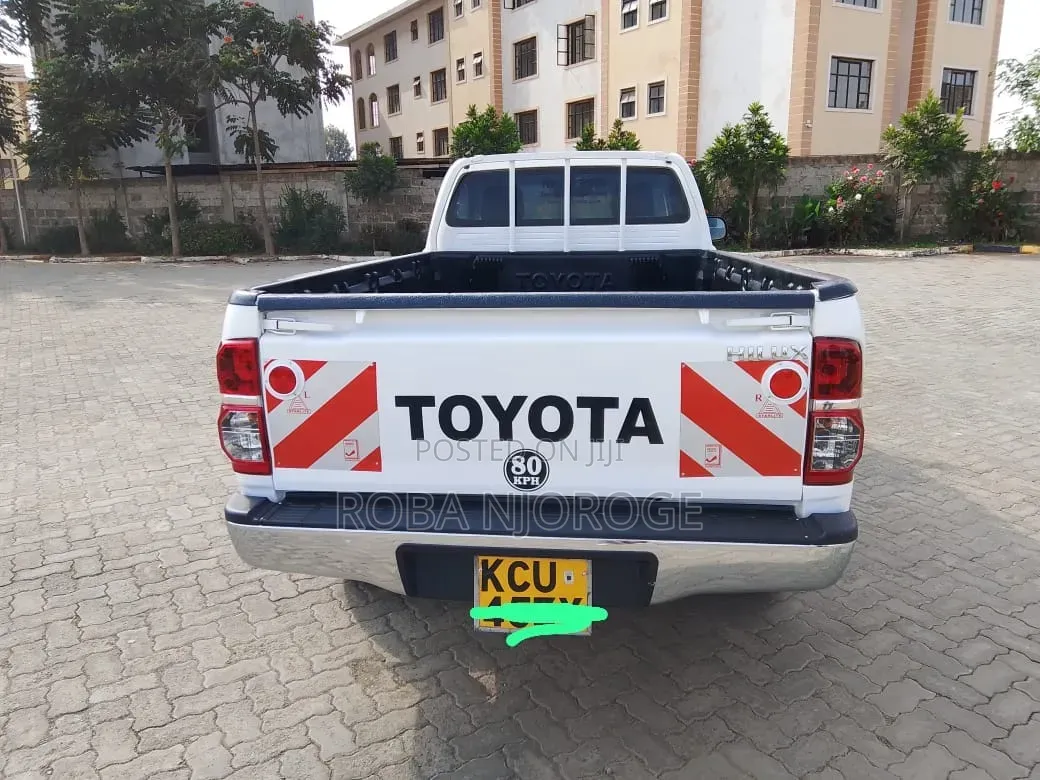 Toyota Hilux 2010 Off white