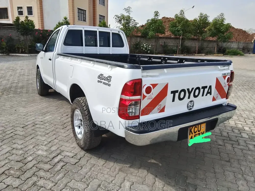 Toyota Hilux 2010 Off white