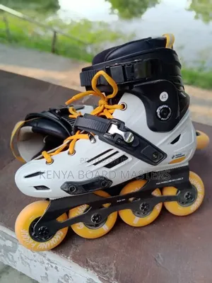 Rubber Wheels Professional Skate Shoes