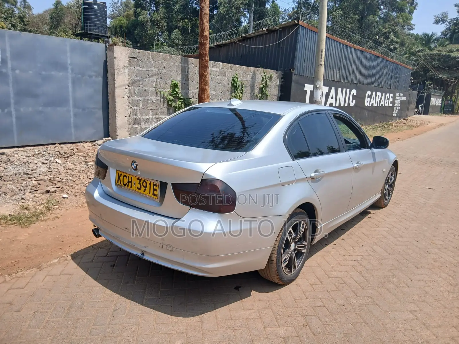 BMW 318i 2009 Silver