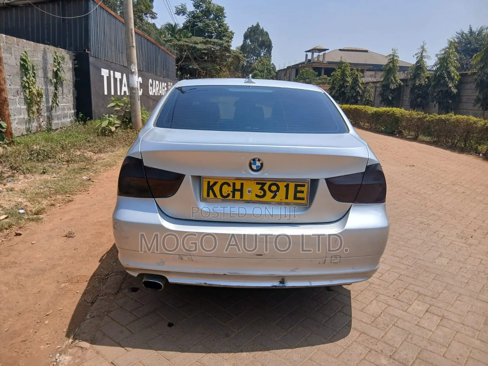 BMW 318i 2009 Silver