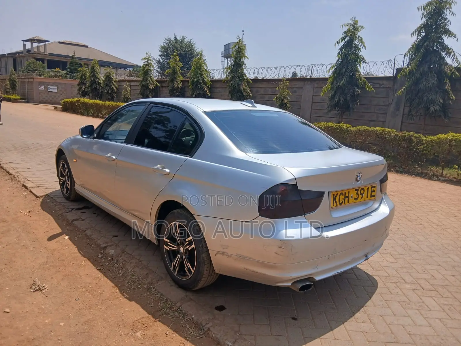 BMW 318i 2009 Silver