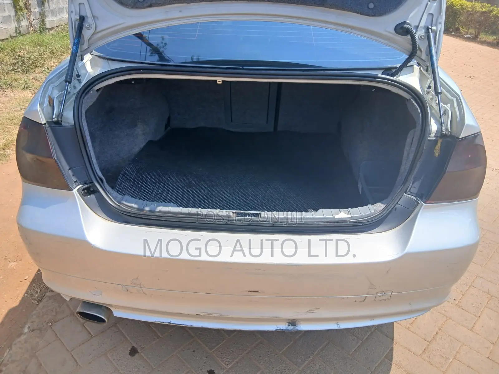 BMW 318i 2009 Silver
