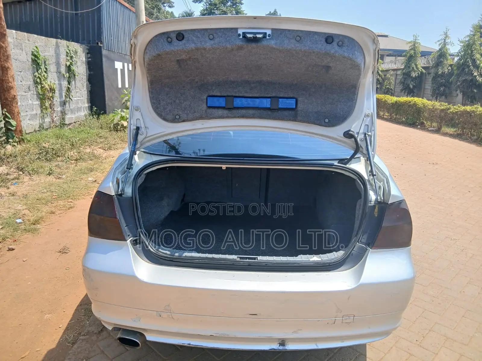BMW 318i 2009 Silver