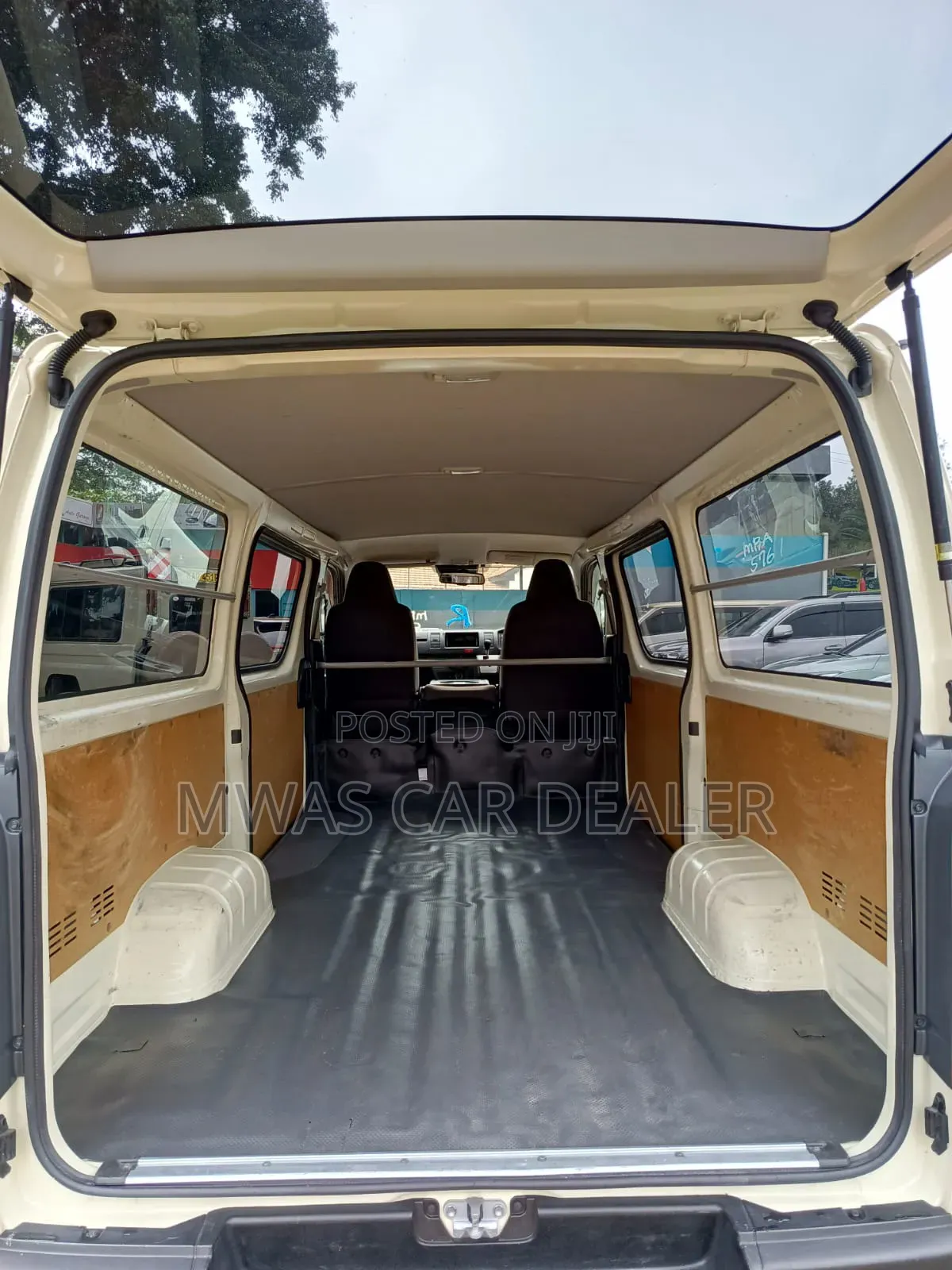 Toyota HiAce 2019