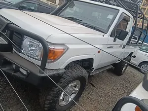 Toyota Land Cruiser 2016 White