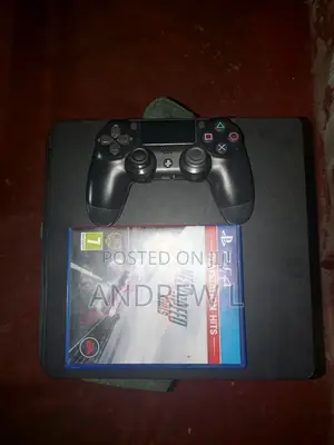 Playstation 4 Slim