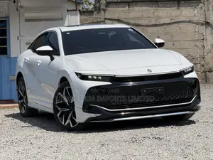 Toyota Crown Platinum 2023 White