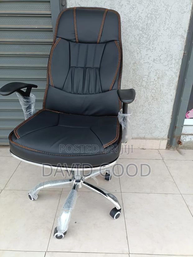 Executive Office Leather Chair - thumbnail 2