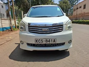 Toyota Noah 2.0 158hp FWD (8 Seater) 2011 Pearl