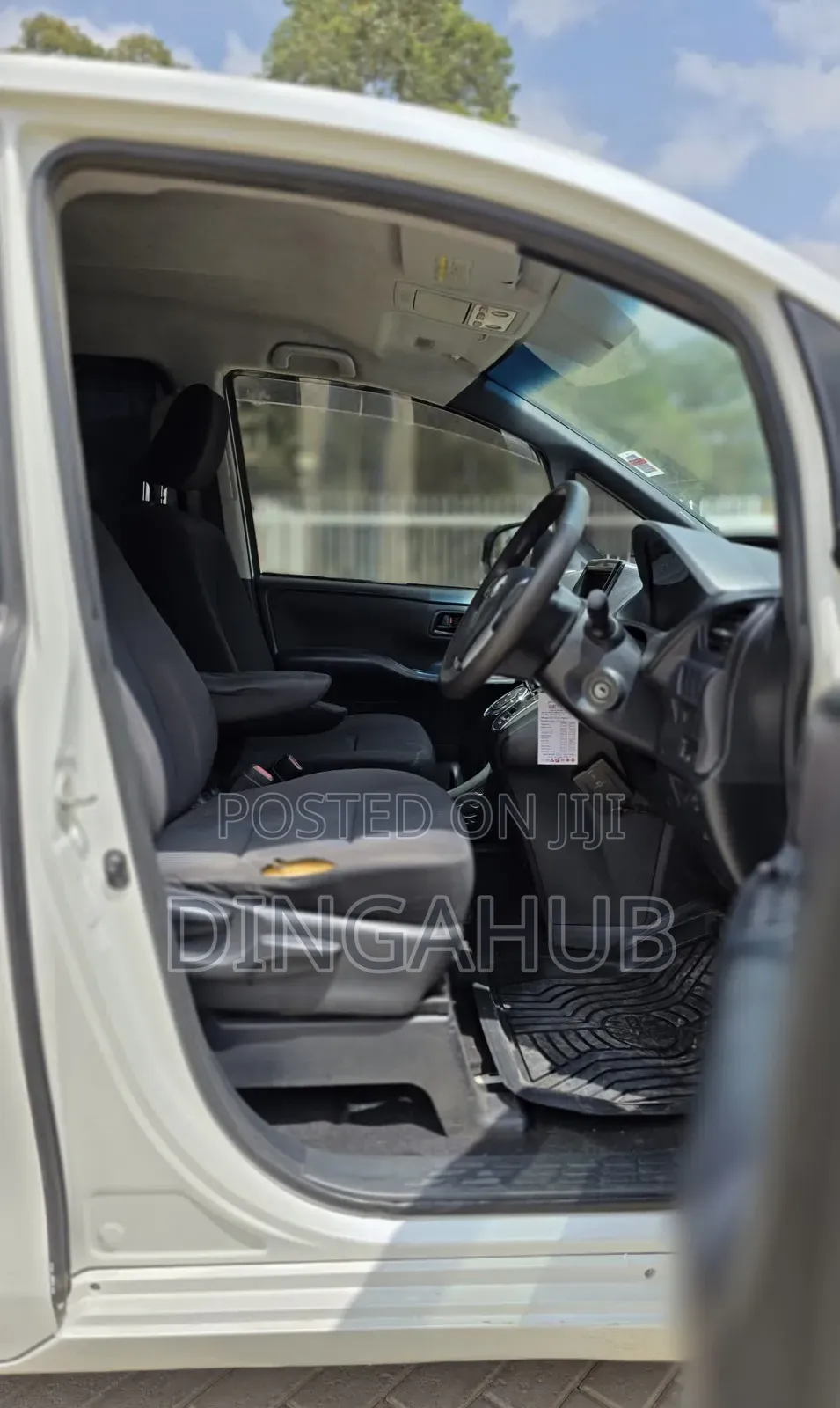 Toyota Voxy 2013 White