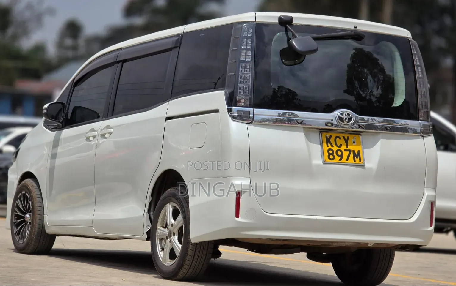 Toyota Voxy 2013 White