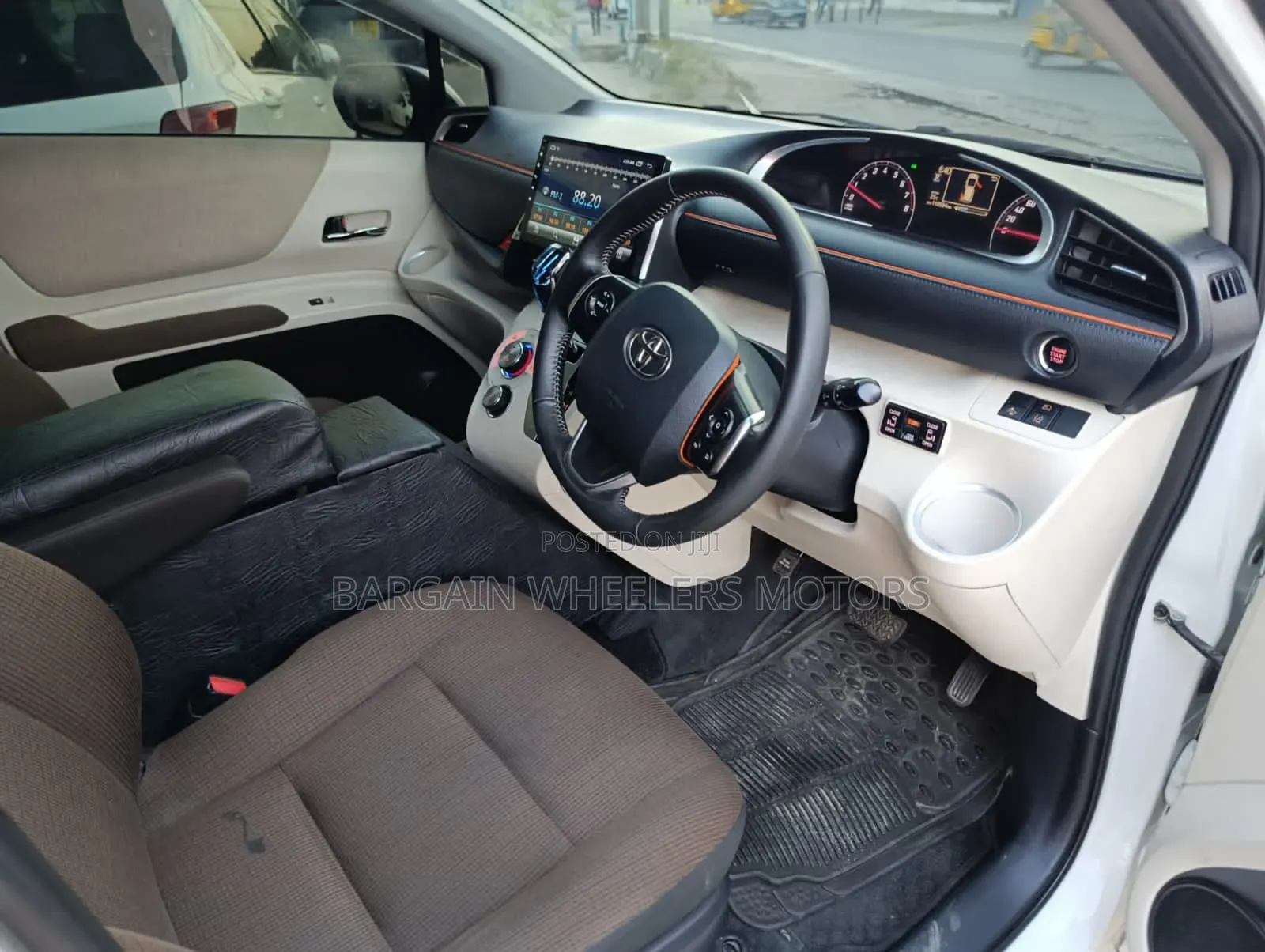 Toyota Sienta 2017 Silver