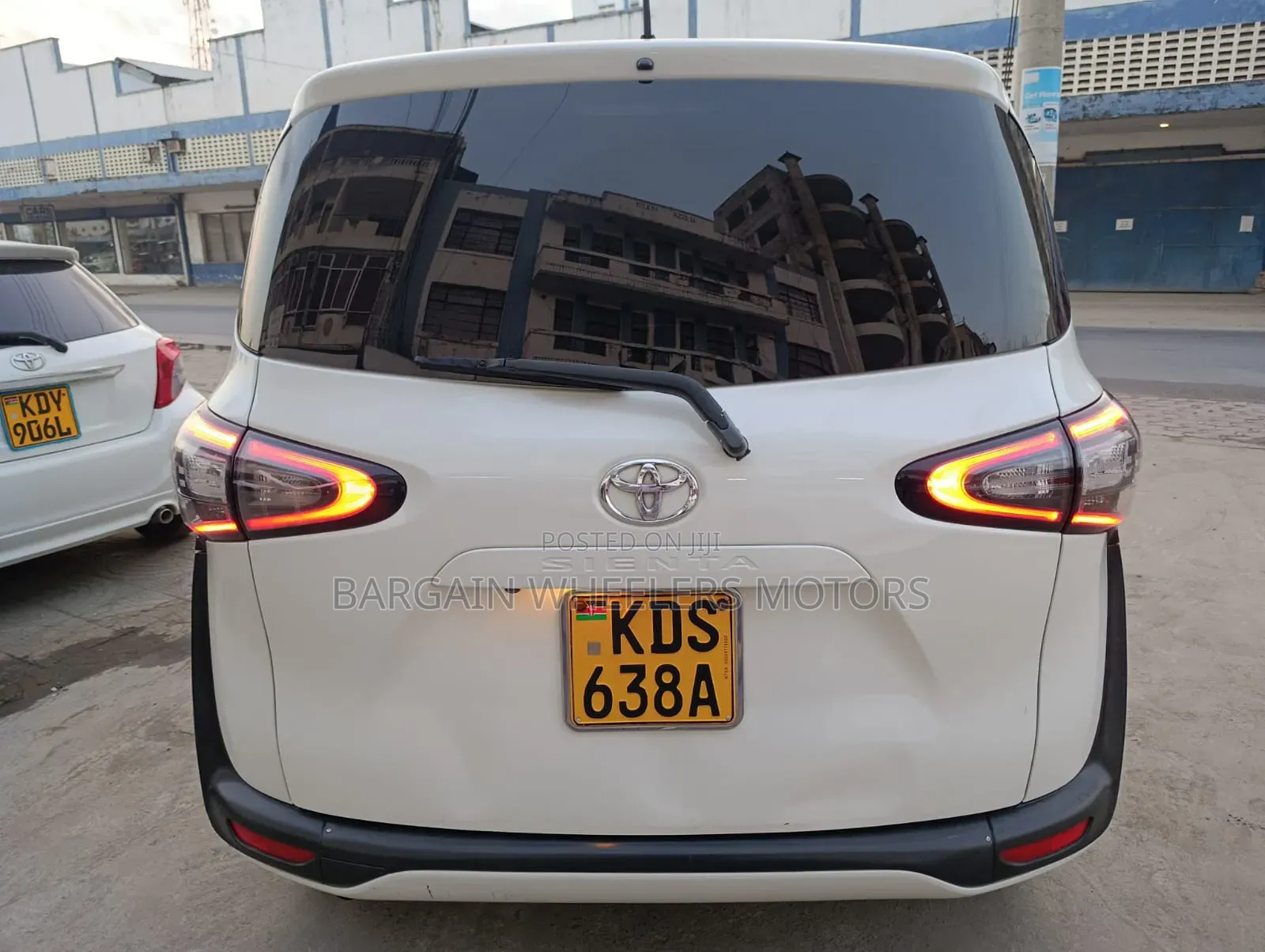 Toyota Sienta 2017 Silver