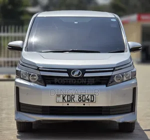 Toyota Voxy 2018 Silver