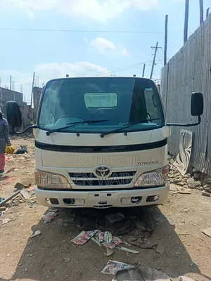 Toyota Dyna 2011 White