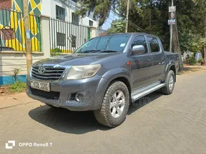 Toyota Hilux 2014 Blue