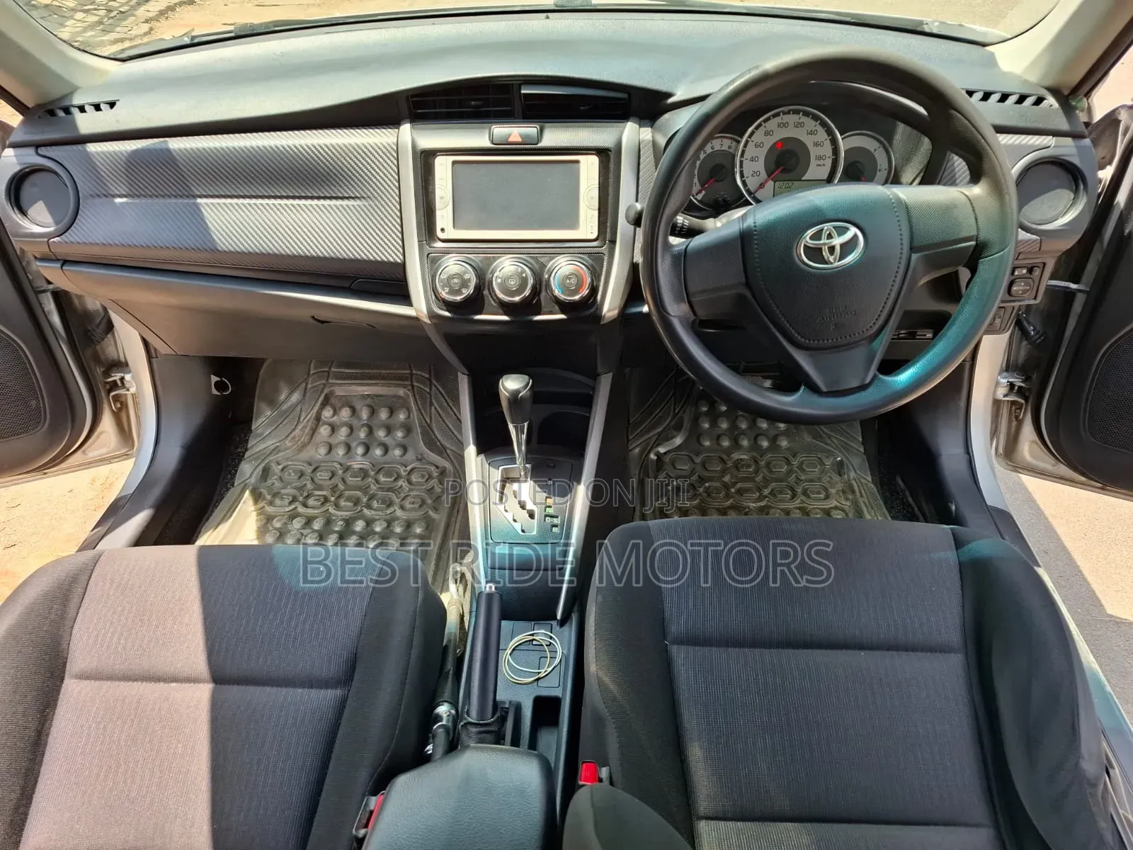 Toyota Corolla Fielder 2013 Silver
