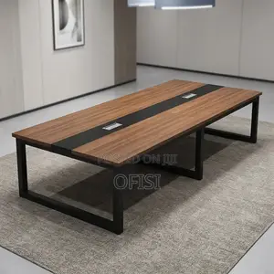 Boardroom Table: 8 Seater Conference Table.