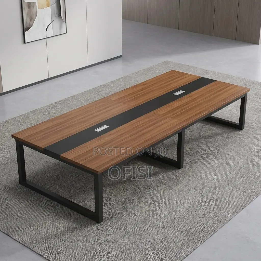 Boardroom Table: 8 Seater Conference Table.