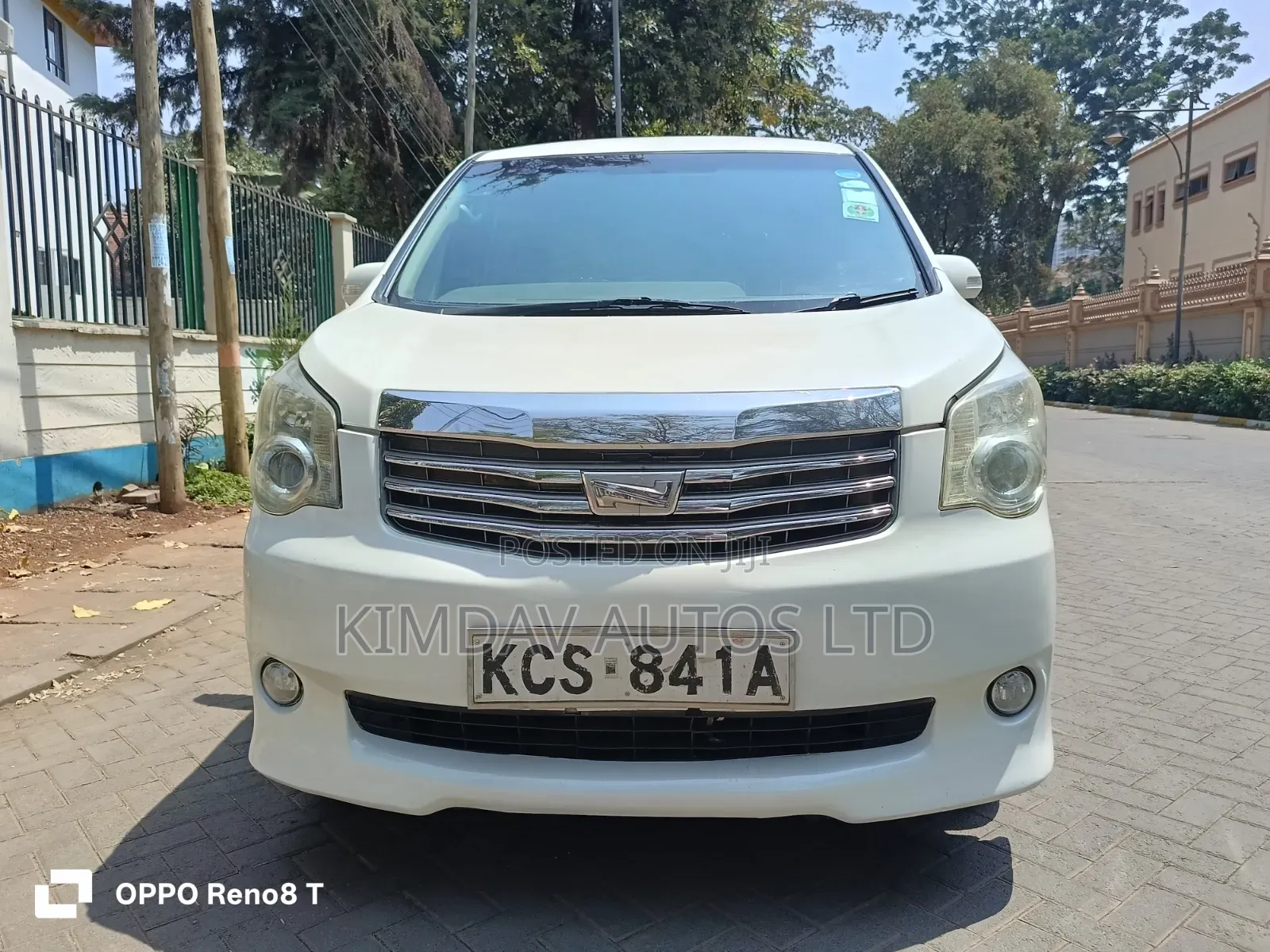 Toyota Noah 2011 White
