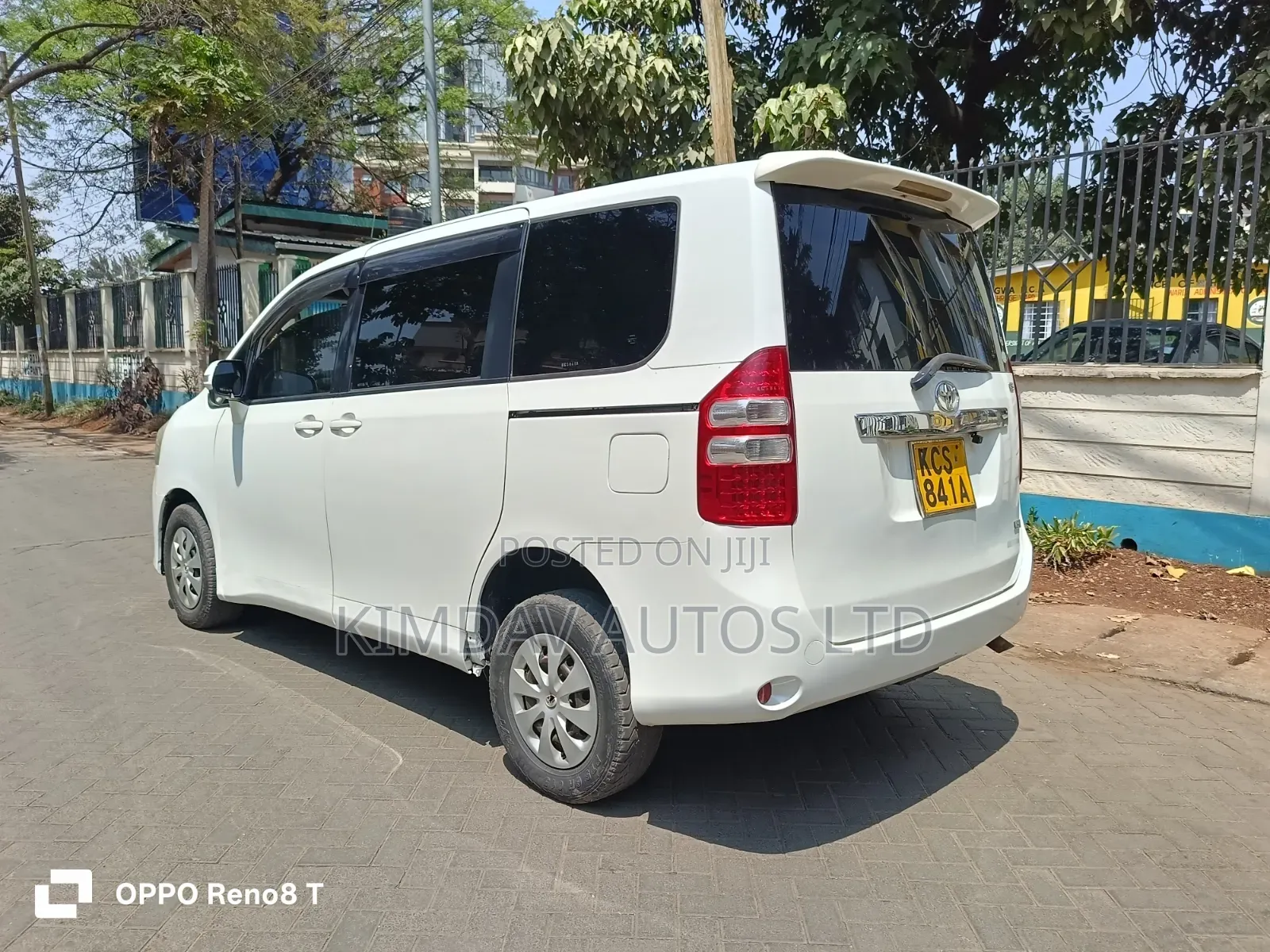 Toyota Noah 2011 White