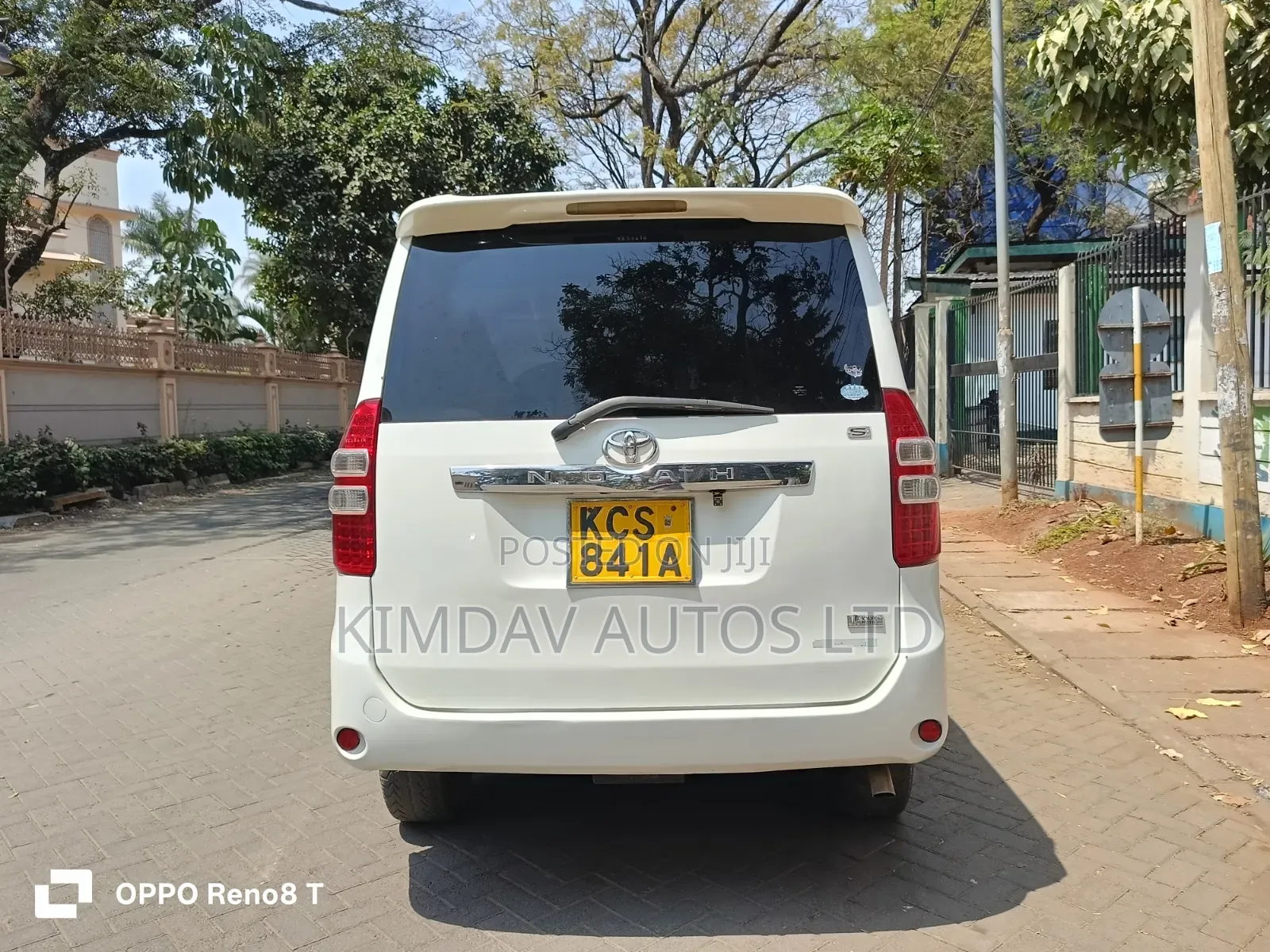 Toyota Noah 2011 White