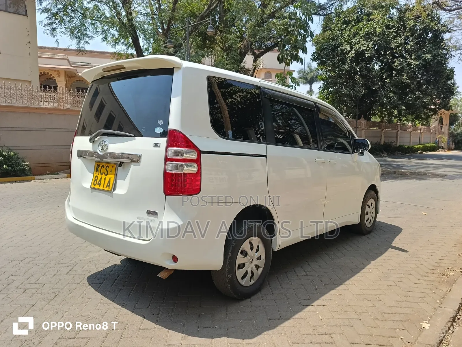 Toyota Noah 2011 White