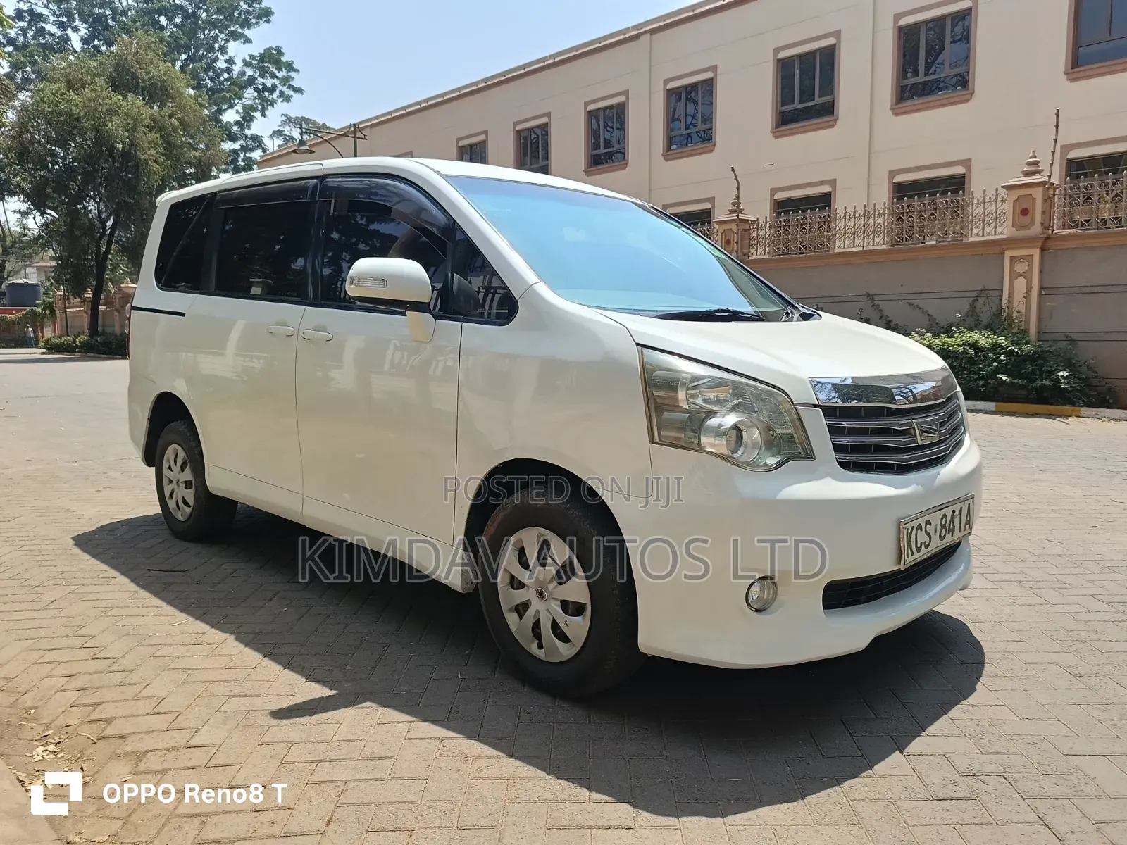 Toyota Noah 2011 White