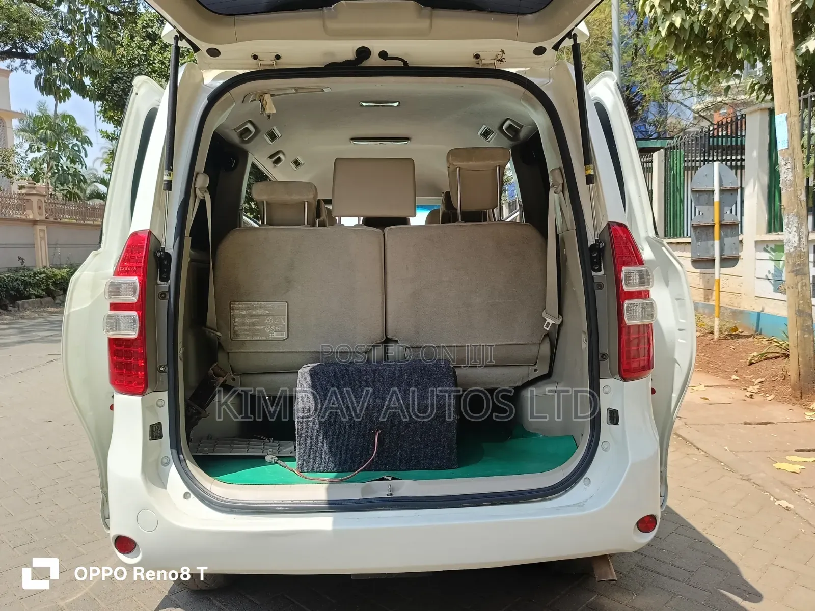 Toyota Noah 2011 White