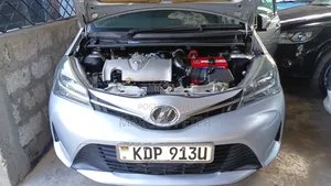 Toyota Vitz 2017 Silver