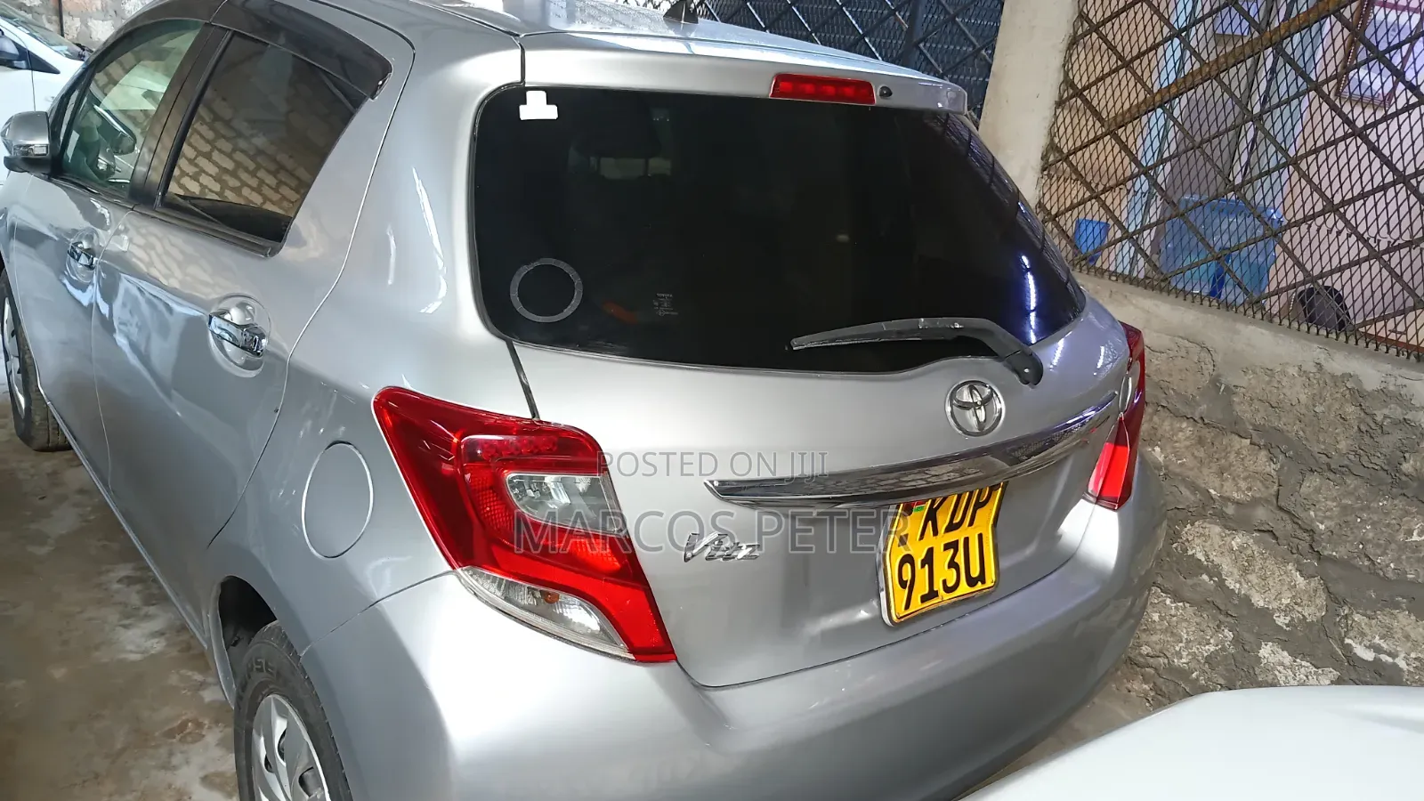 Toyota Vitz 2017 Silver