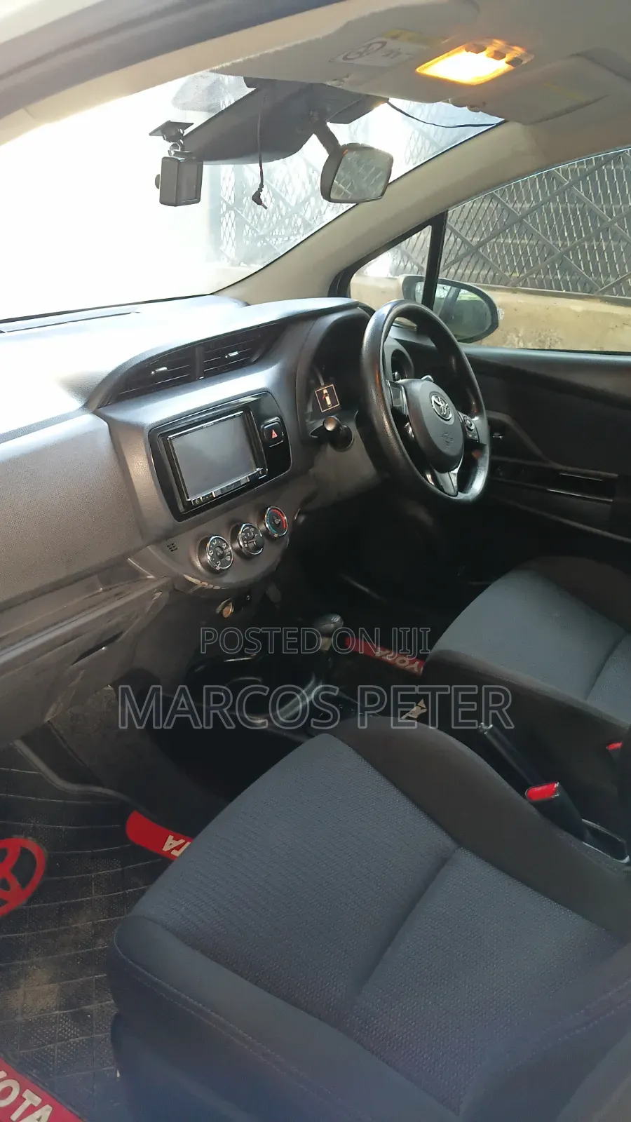 Toyota Vitz 2017 Silver