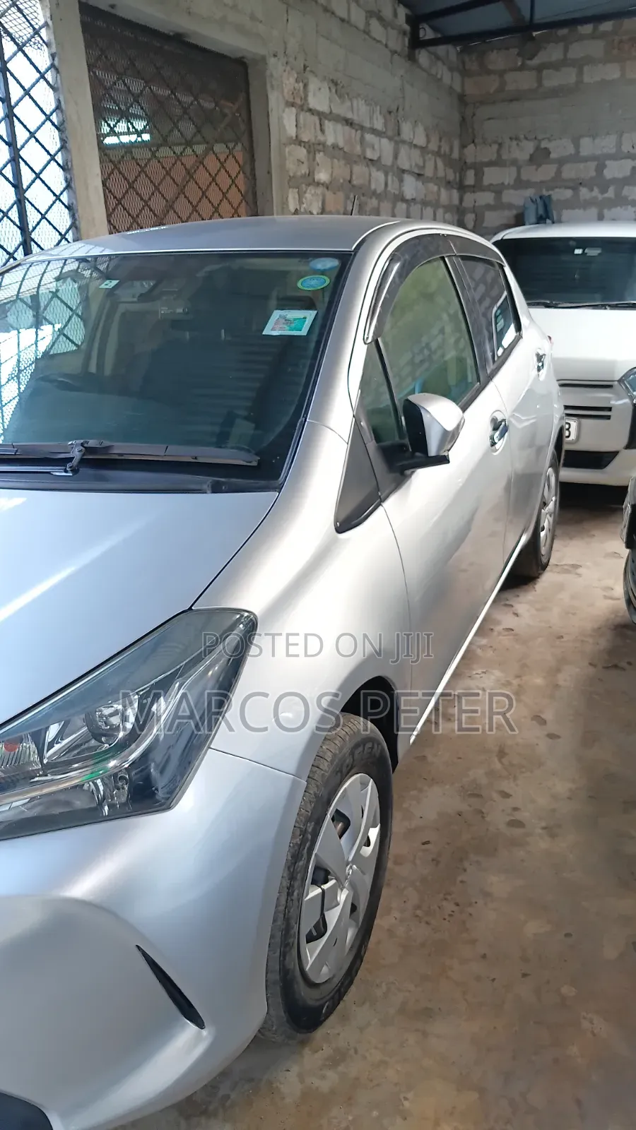 Toyota Vitz 2017 Silver