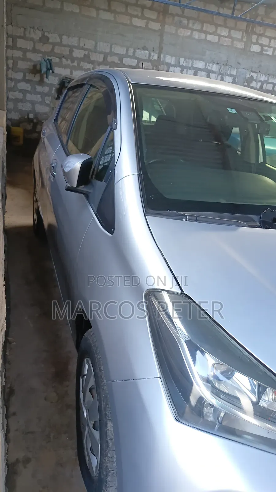 Toyota Vitz 2017 Silver