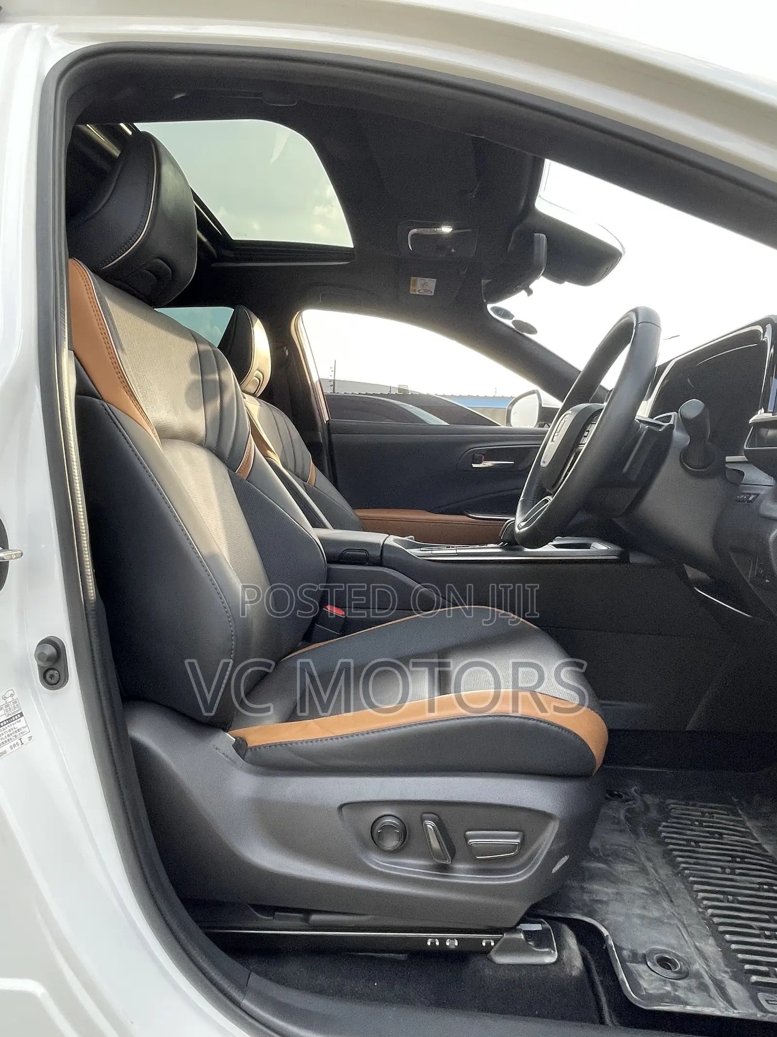 Toyota Crown XLE 2023 White