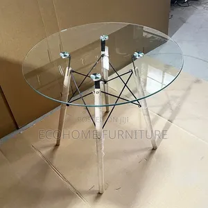 Round Dining Table. Round With Wooden Legs