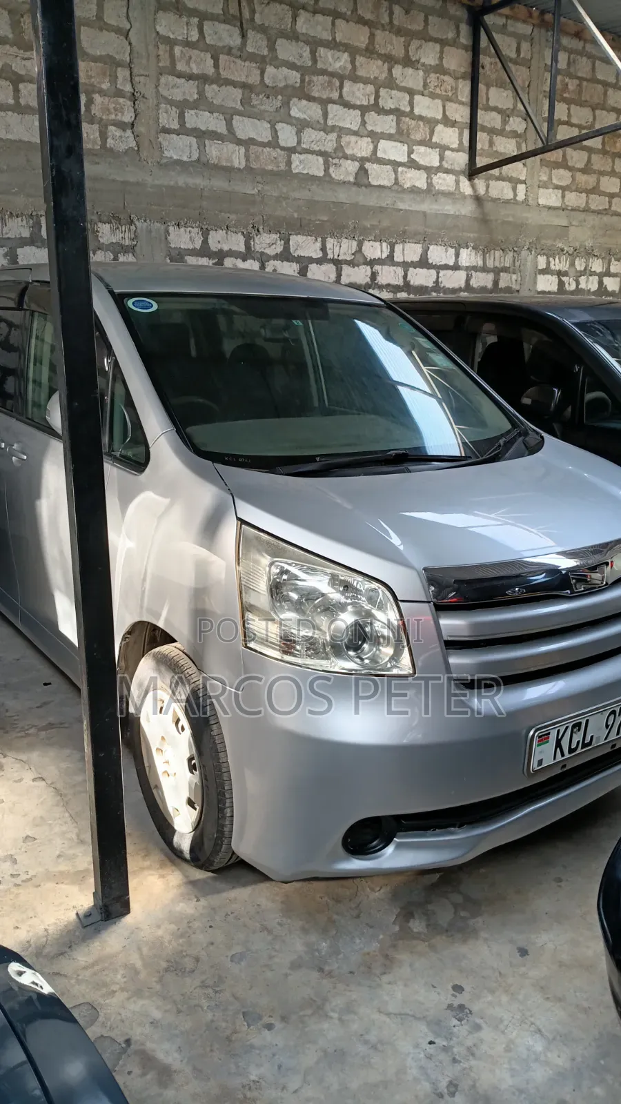 Toyota Noah 2017 Silver