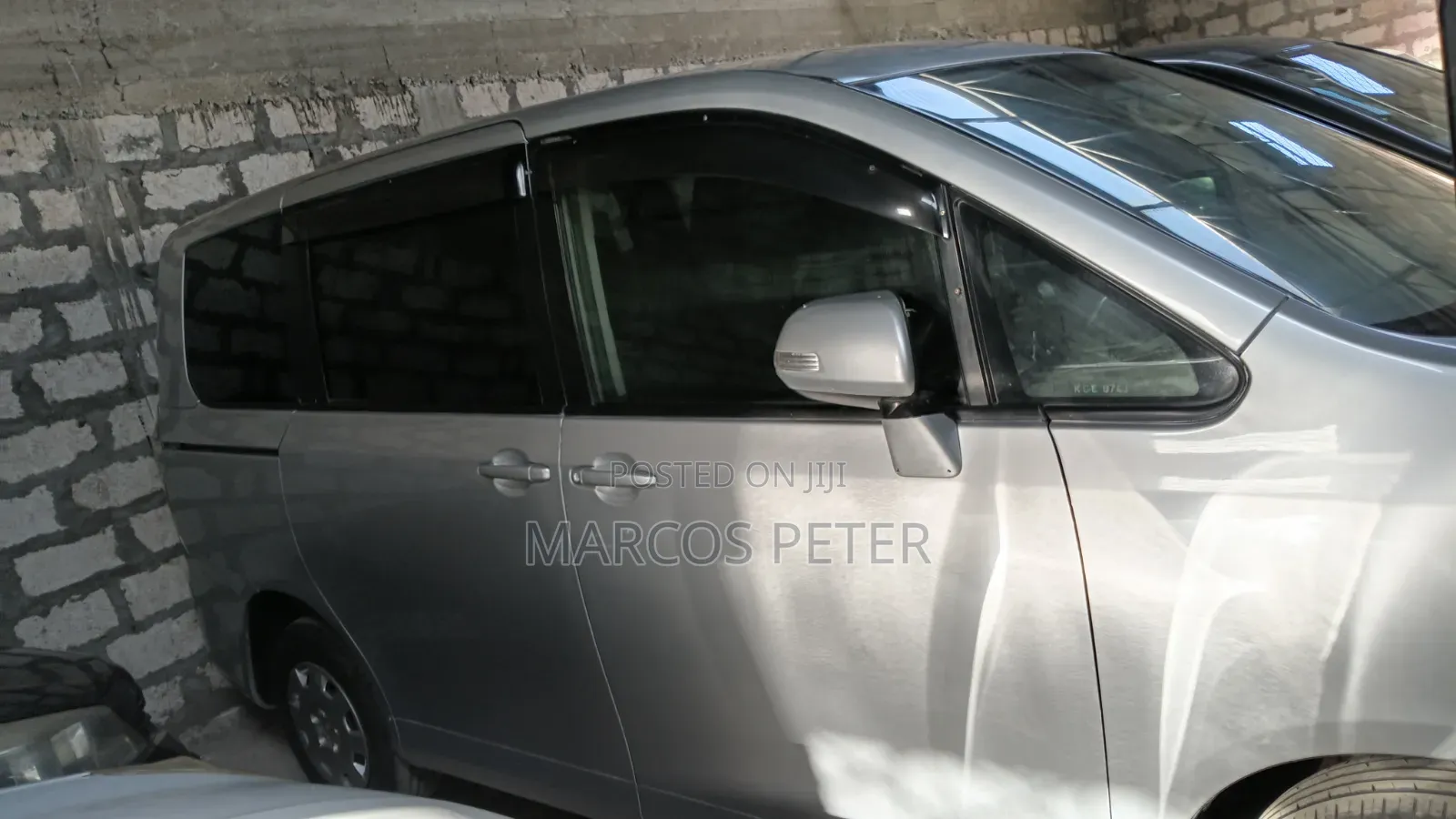 Toyota Noah 2017 Silver