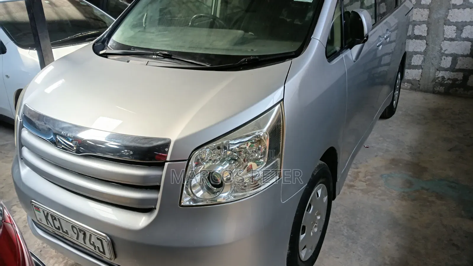 Toyota Noah 2017 Silver